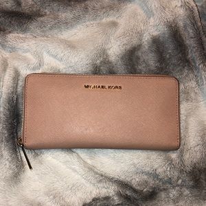 Michael Kors Wallet ✨